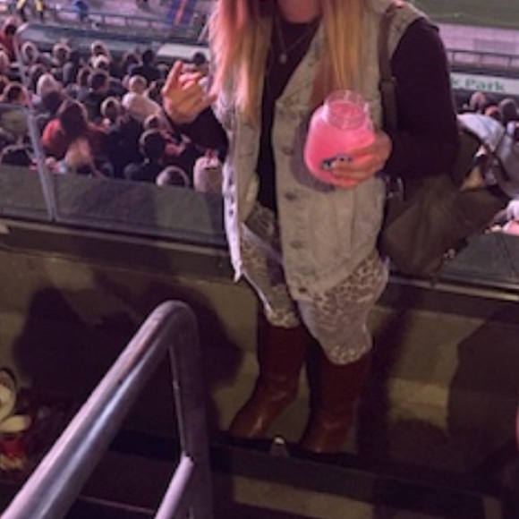 American Eagle Outfitters Light Blue Denim Vest - Picture 3 of 3